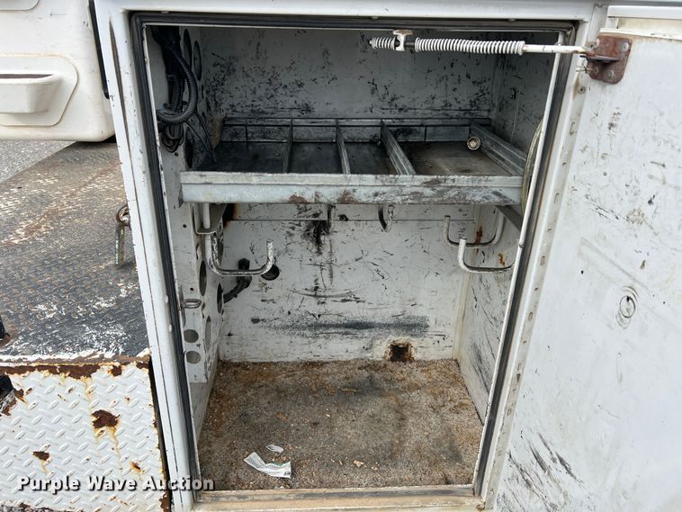 image for item JU9655 2011 Ford F550 Super Duty  bucket truck