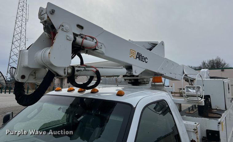 image for item JU9655 2011 Ford F550 Super Duty  bucket truck