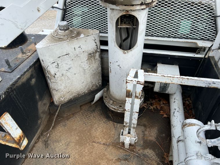 image for item JU9655 2011 Ford F550 Super Duty  bucket truck