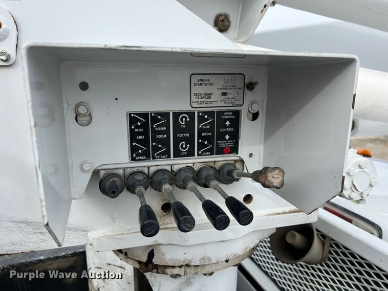 image for item JU9655 2011 Ford F550 Super Duty  bucket truck