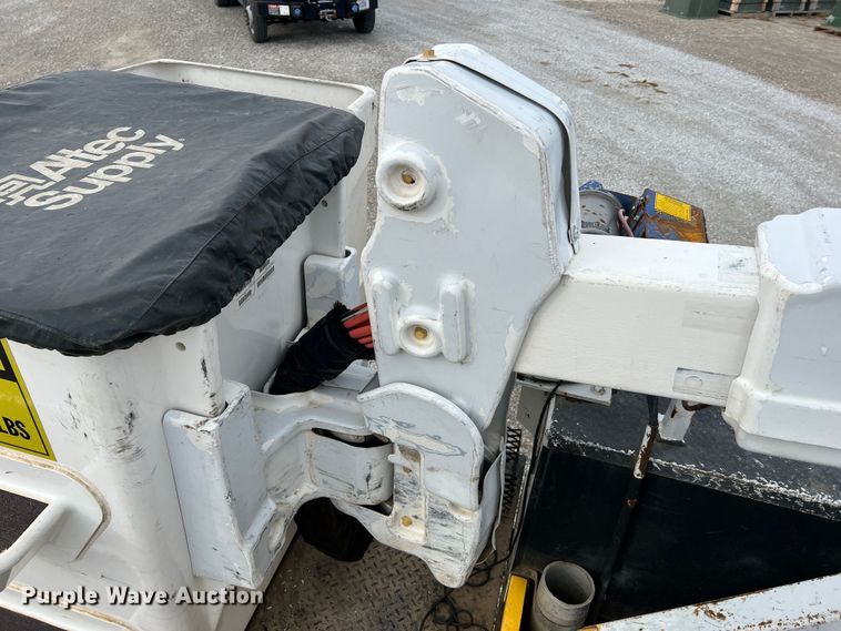 image for item JU9655 2011 Ford F550 Super Duty  bucket truck