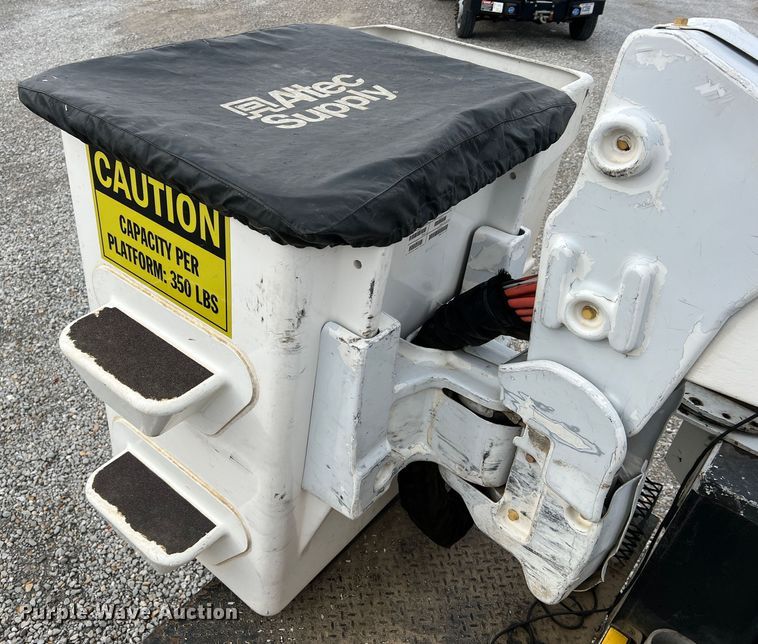 image for item JU9655 2011 Ford F550 Super Duty  bucket truck