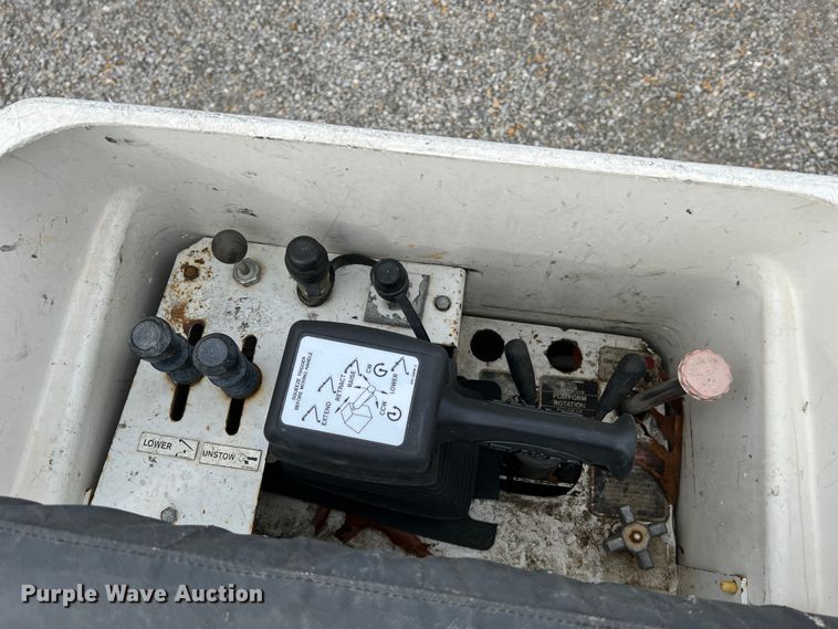 image for item JU9655 2011 Ford F550 Super Duty  bucket truck