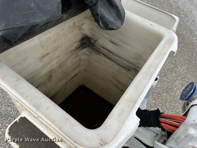 image for item JU9655 2011 Ford F550 Super Duty  bucket truck