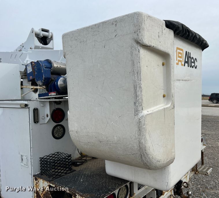 image for item JU9655 2011 Ford F550 Super Duty  bucket truck