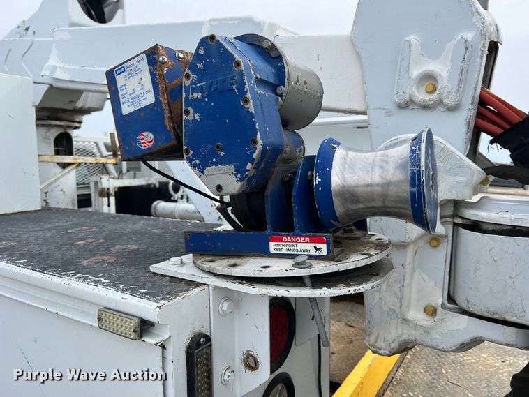 image for item JU9655 2011 Ford F550 Super Duty  bucket truck