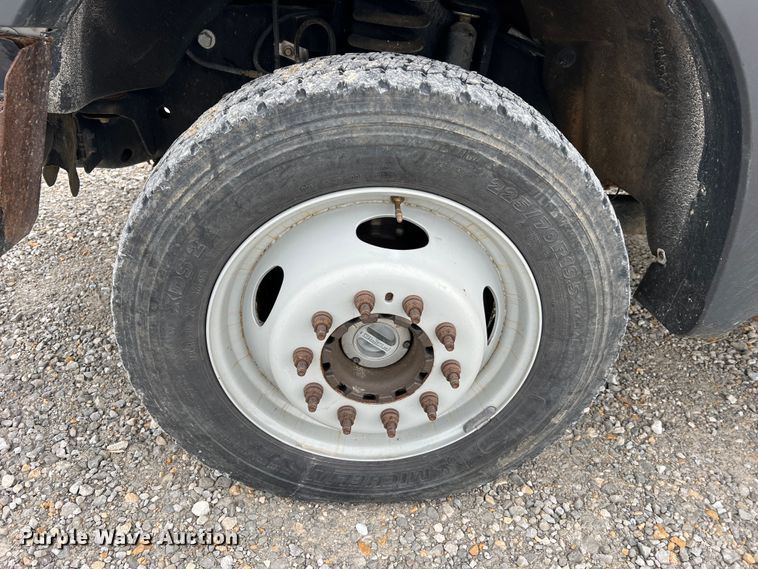 image for item JU9655 2011 Ford F550 Super Duty  bucket truck