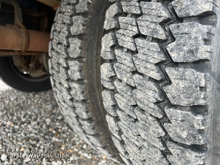 image for item JU9655 2011 Ford F550 Super Duty  bucket truck