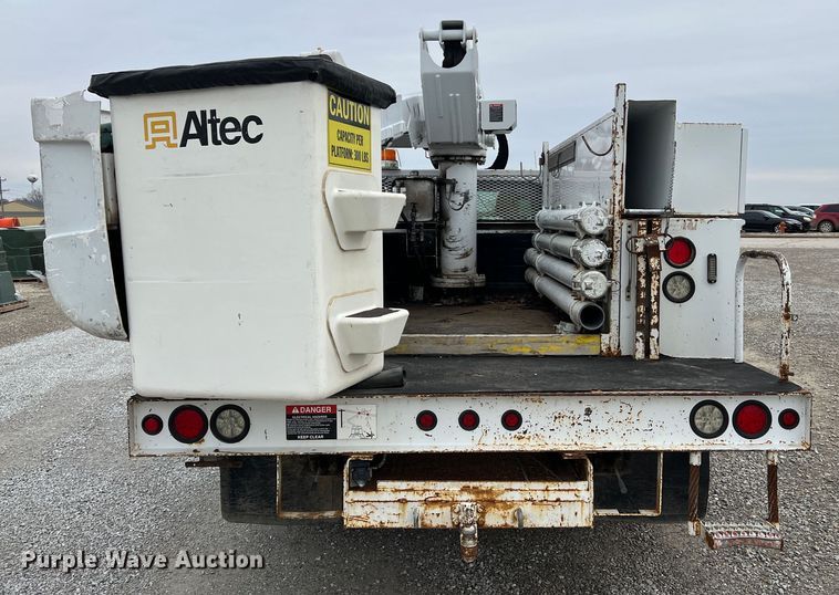 image for item JU9656 2011 Ford F550 Super Duty  bucket truck