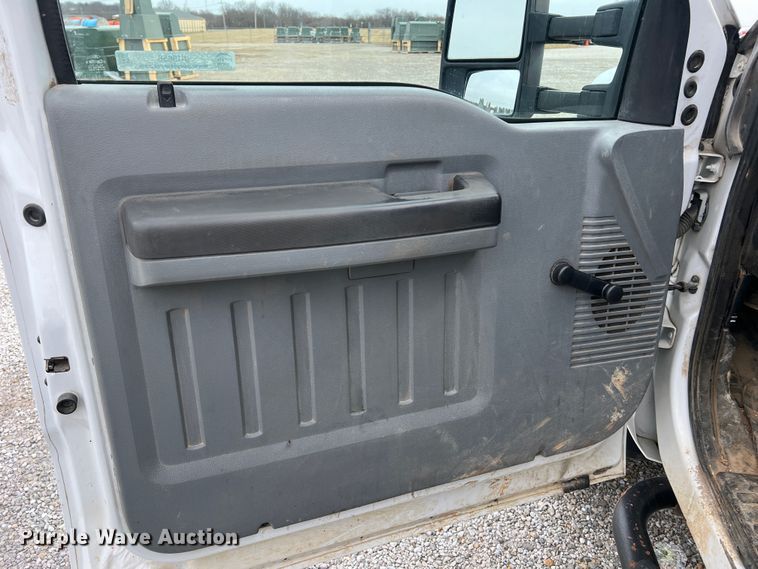 image for item JU9656 2011 Ford F550 Super Duty  bucket truck