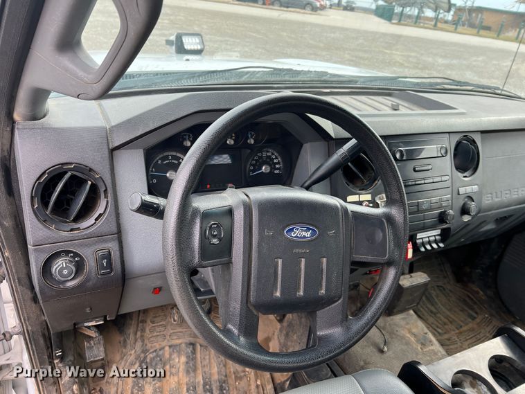 image for item JU9656 2011 Ford F550 Super Duty  bucket truck