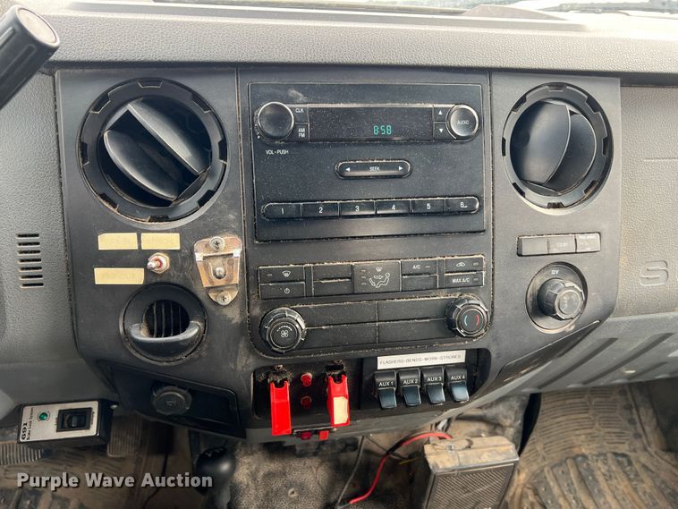 image for item JU9656 2011 Ford F550 Super Duty  bucket truck