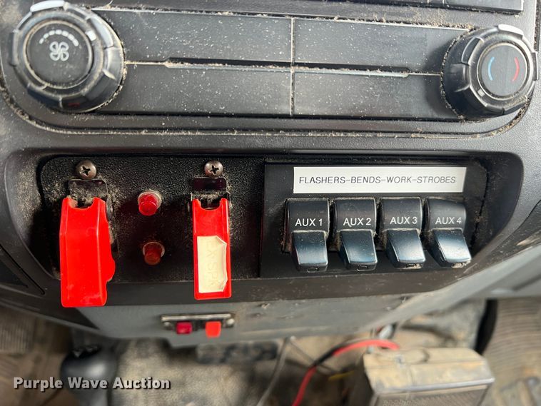 image for item JU9656 2011 Ford F550 Super Duty  bucket truck