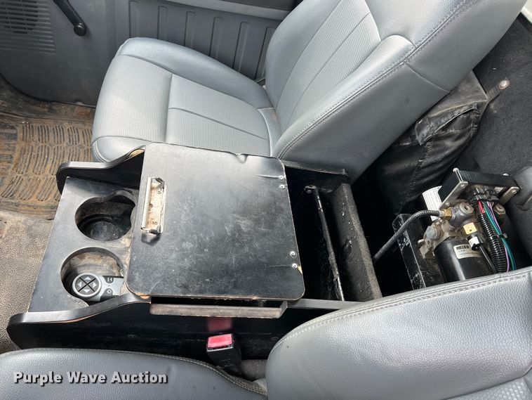 image for item JU9656 2011 Ford F550 Super Duty  bucket truck