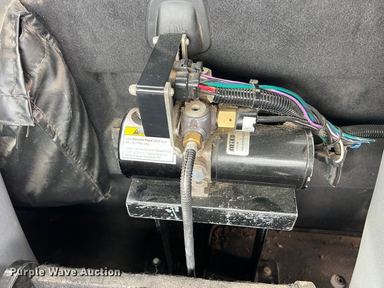 image for item JU9656 2011 Ford F550 Super Duty  bucket truck