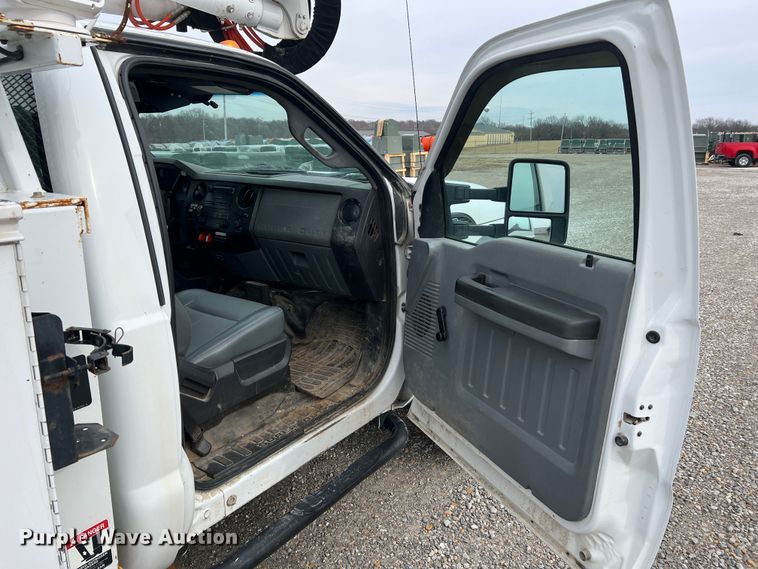 image for item JU9656 2011 Ford F550 Super Duty  bucket truck