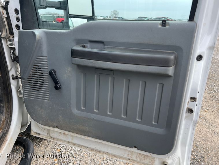 image for item JU9656 2011 Ford F550 Super Duty  bucket truck