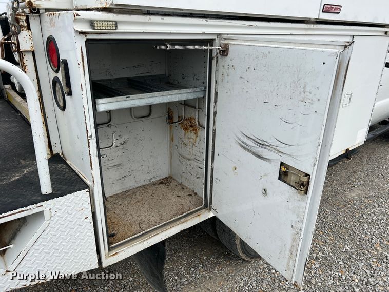 image for item JU9656 2011 Ford F550 Super Duty  bucket truck