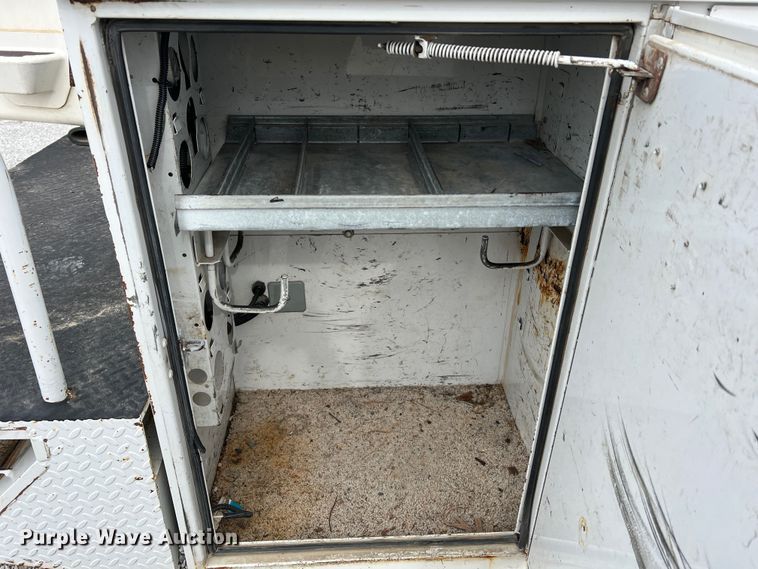 image for item JU9656 2011 Ford F550 Super Duty  bucket truck