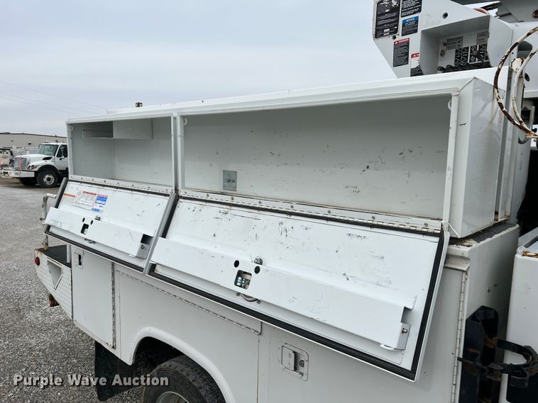 image for item JU9656 2011 Ford F550 Super Duty  bucket truck