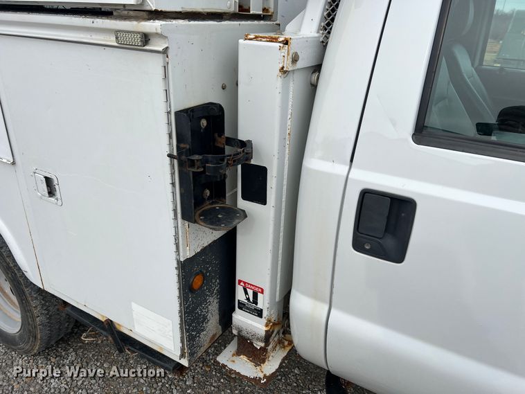 image for item JU9656 2011 Ford F550 Super Duty  bucket truck