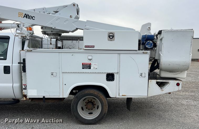 image for item JU9656 2011 Ford F550 Super Duty  bucket truck