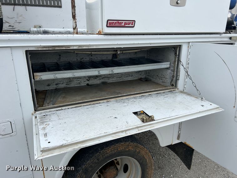 image for item JU9656 2011 Ford F550 Super Duty  bucket truck