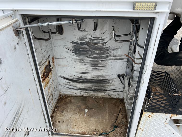 image for item JU9656 2011 Ford F550 Super Duty  bucket truck