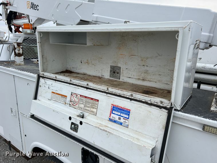 image for item JU9656 2011 Ford F550 Super Duty  bucket truck