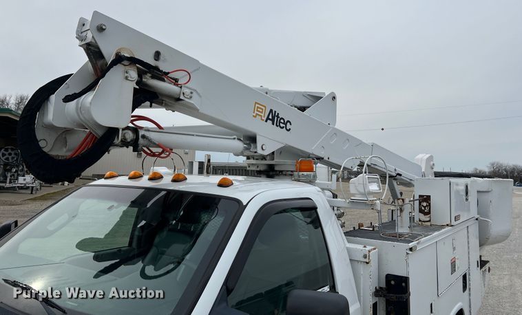 image for item JU9656 2011 Ford F550 Super Duty  bucket truck