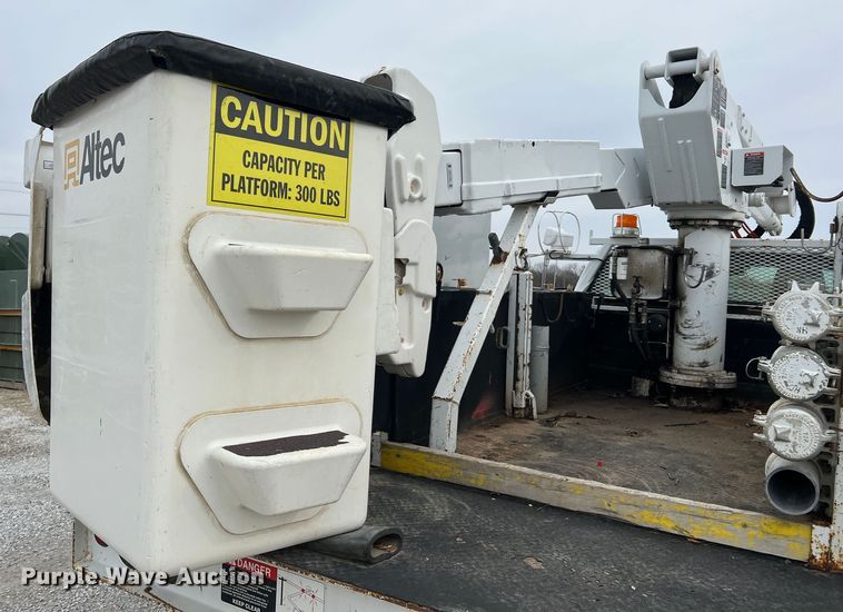 image for item JU9656 2011 Ford F550 Super Duty  bucket truck