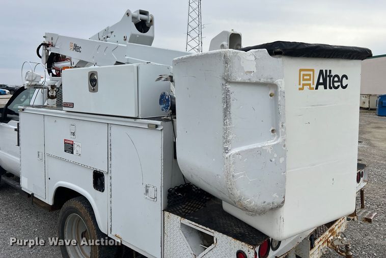 image for item JU9656 2011 Ford F550 Super Duty  bucket truck