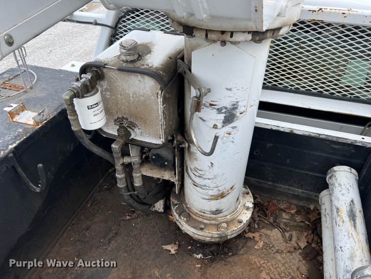 image for item JU9656 2011 Ford F550 Super Duty  bucket truck