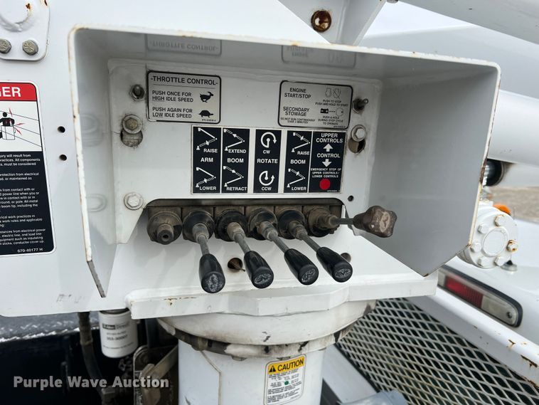 image for item JU9656 2011 Ford F550 Super Duty  bucket truck