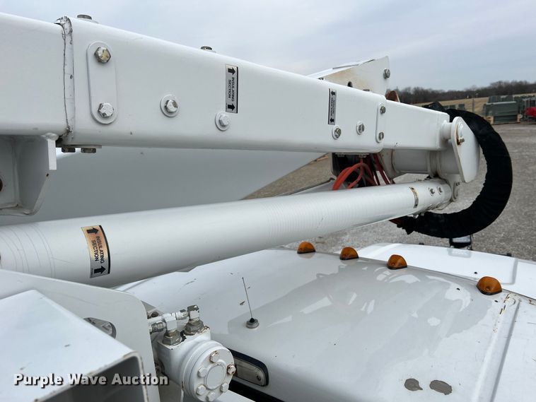 image for item JU9656 2011 Ford F550 Super Duty  bucket truck