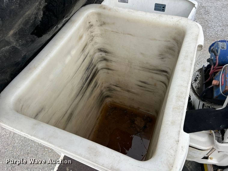 image for item JU9656 2011 Ford F550 Super Duty  bucket truck