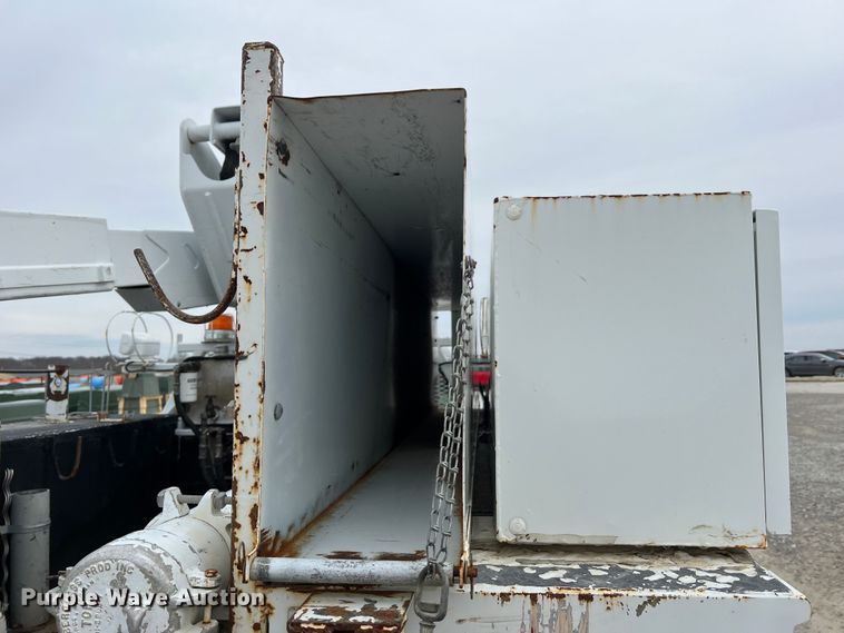 image for item JU9656 2011 Ford F550 Super Duty  bucket truck