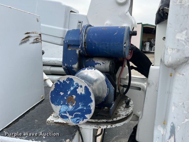 image for item JU9656 2011 Ford F550 Super Duty  bucket truck