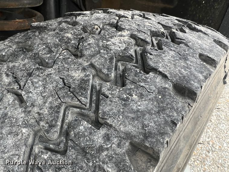 image for item JU9656 2011 Ford F550 Super Duty  bucket truck