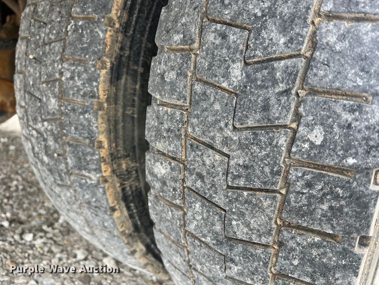 image for item JU9656 2011 Ford F550 Super Duty  bucket truck