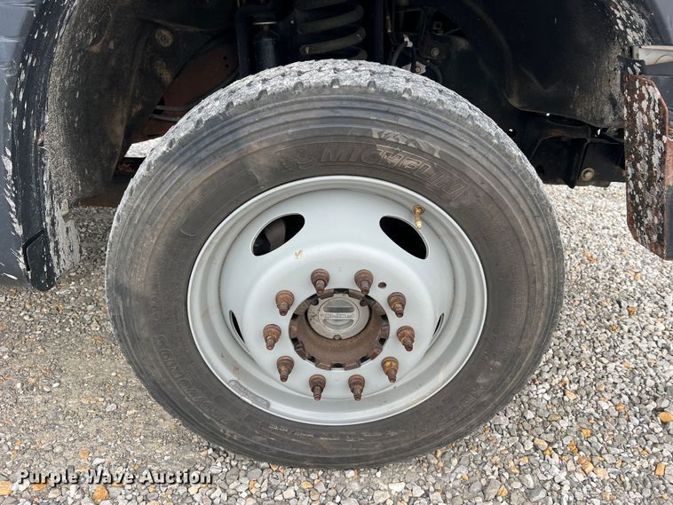 image for item JU9656 2011 Ford F550 Super Duty  bucket truck