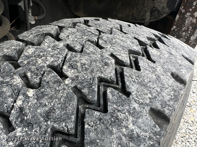 image for item JU9656 2011 Ford F550 Super Duty  bucket truck