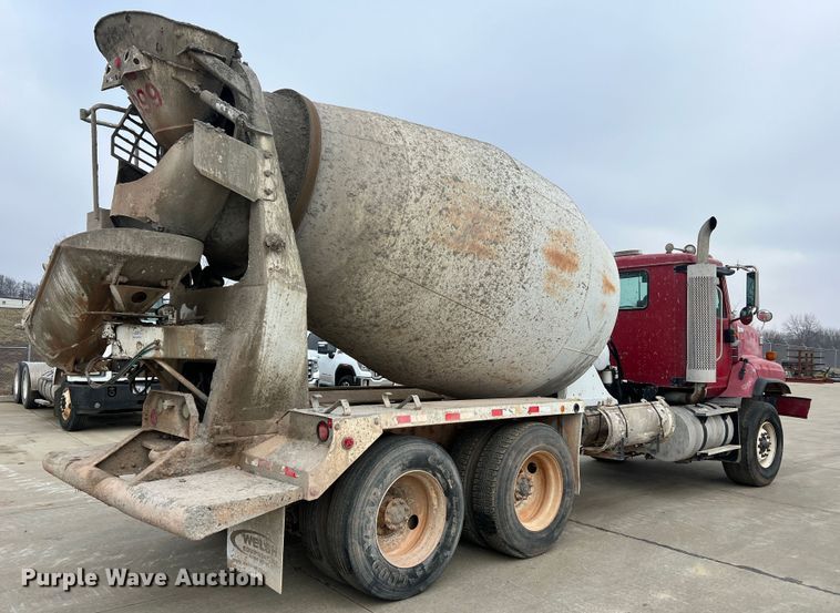 image for item JU9666 2006 International 5600i  ready mix truck