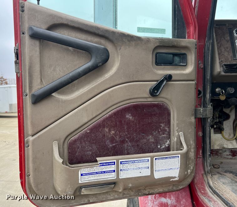 image for item JU9666 2006 International 5600i  ready mix truck