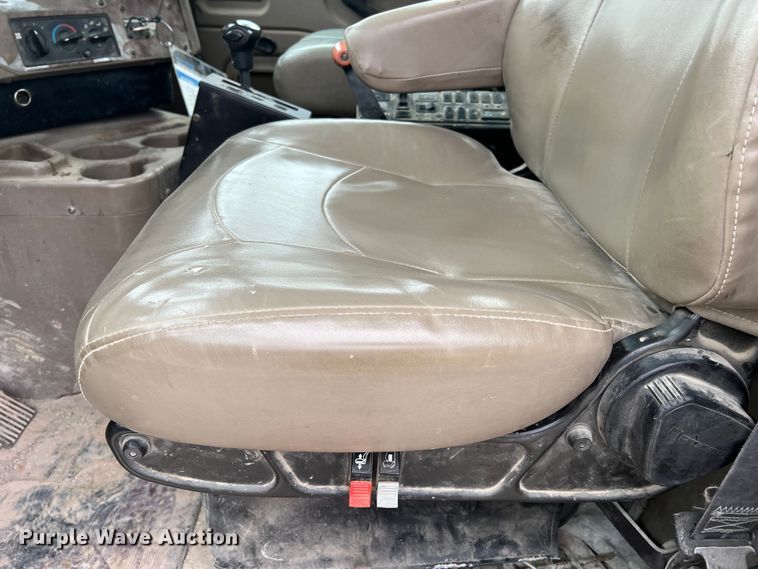 image for item JU9666 2006 International 5600i  ready mix truck