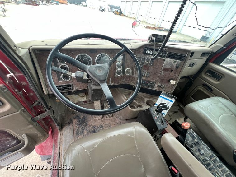 image for item JU9666 2006 International 5600i  ready mix truck