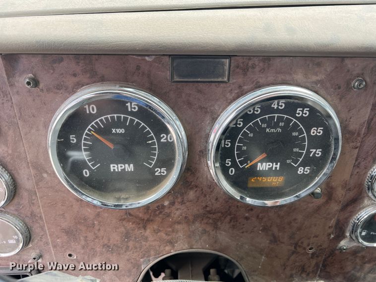 image for item JU9666 2006 International 5600i  ready mix truck