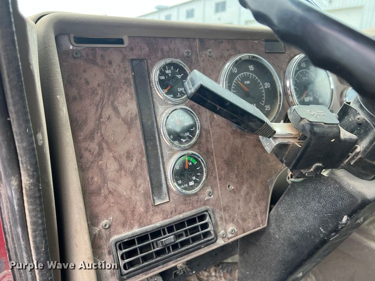 image for item JU9666 2006 International 5600i  ready mix truck