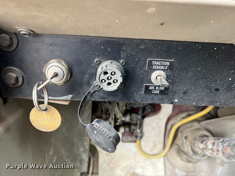 image for item JU9666 2006 International 5600i  ready mix truck