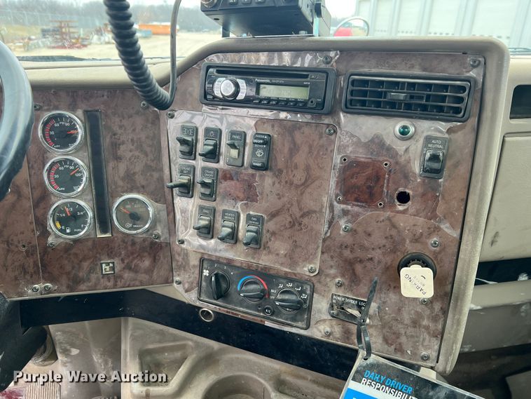 image for item JU9666 2006 International 5600i  ready mix truck